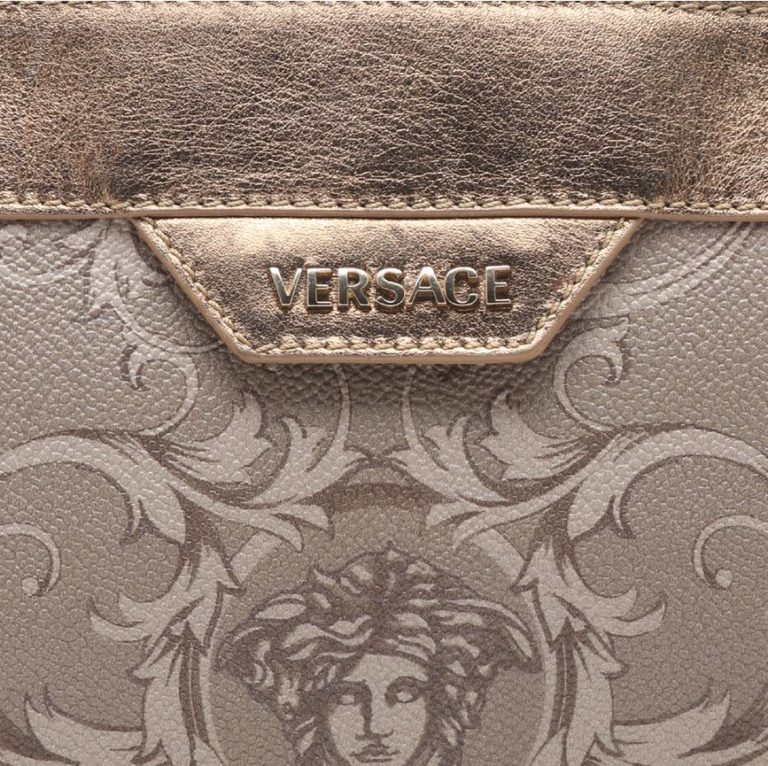 Authentic Gianni Versace Medusa Chain Shoulder Handbag in Gold - Image 4